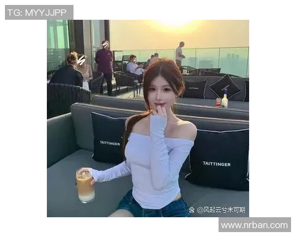 俄罗斯足球宝贝的魅力与激情展现了足球文化的独特风采与青春活力